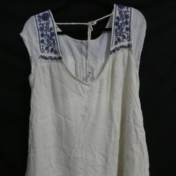 AMERICAN EAGLE OUTFITTERS | large | Cream Backless Dress | Blue Embroidery - Picture 13 of 15